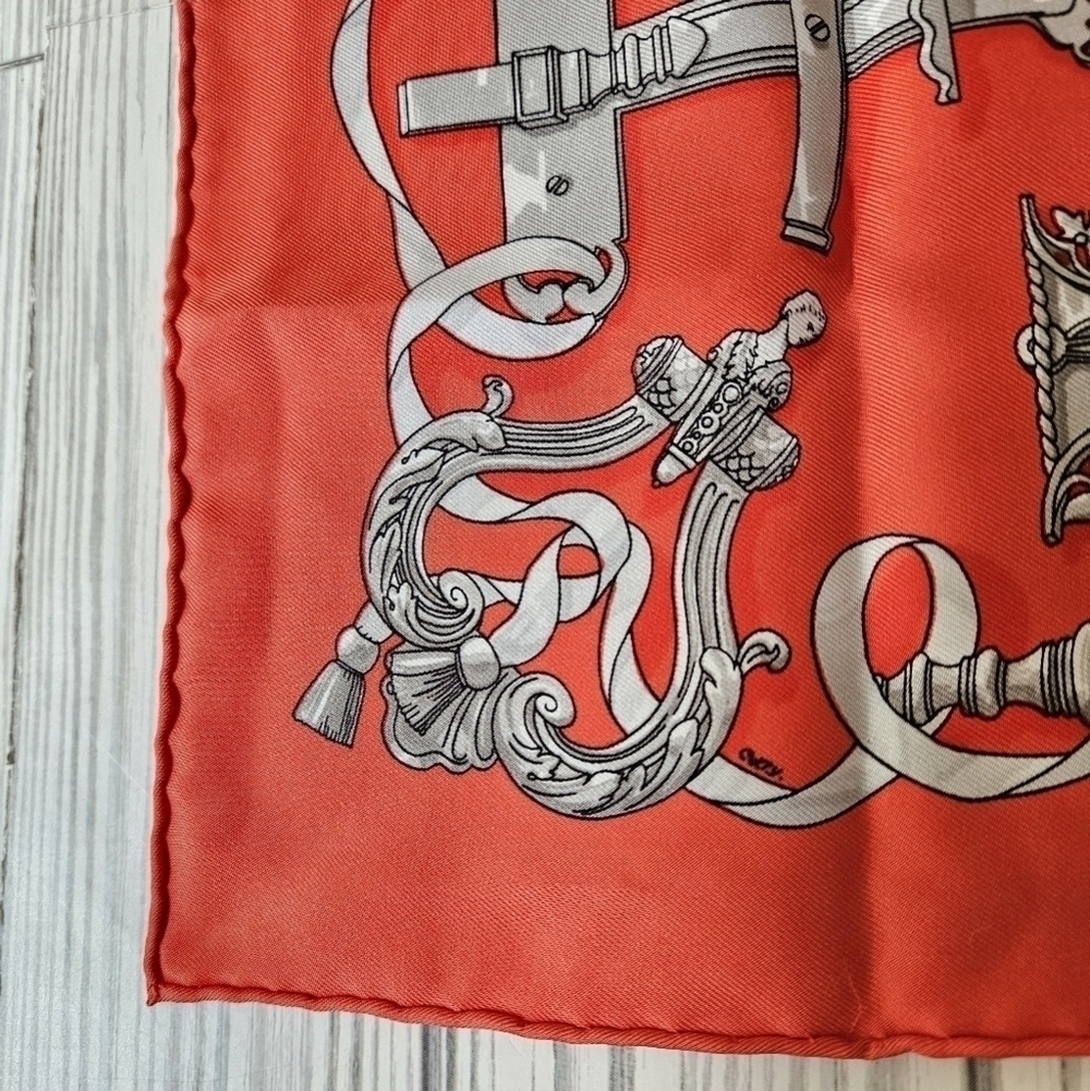 Hermès Ferronnerie Petit Carre 45 Scarf in Red and Gray - Picture 5 of 16